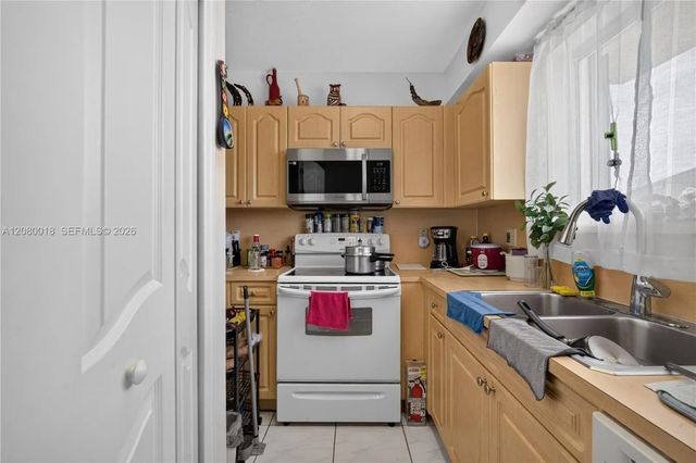 3 of 19 - 8351 Nw 99th Street #c-5, Hialeah Gardens, FL