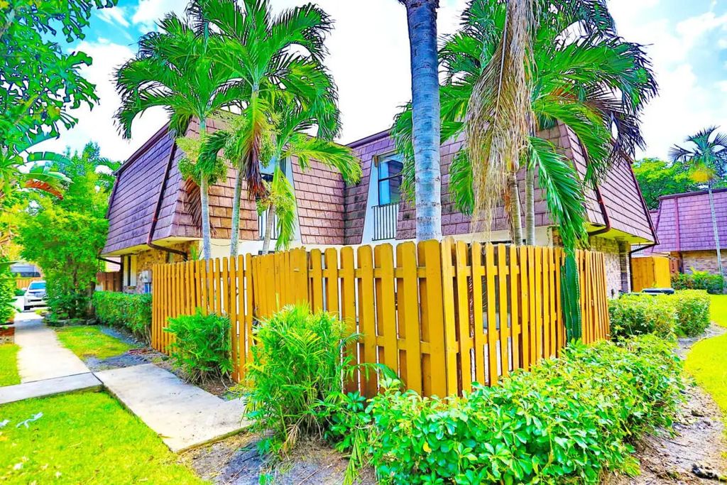 7531 Courtyard Run E, Boca Raton