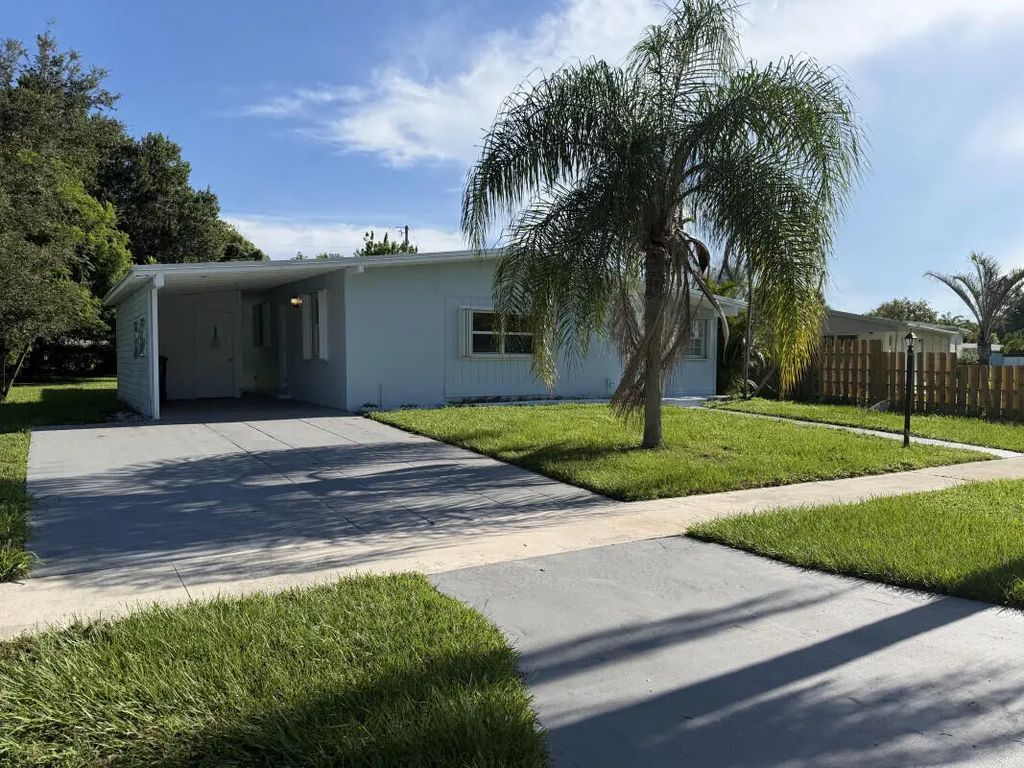 111 Se Castana Court, Port St. Lucie