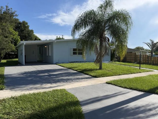111 Se Castana Court, Port St. Lucie