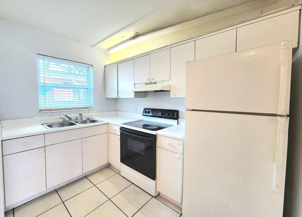 215 Sw 1st Court #1-2, Pompano Beach