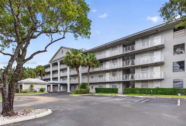 1502 Whitehall Drive #305, Davie