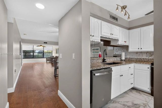 5 of 39 - 1502 Whitehall Drive #305, Davie, FL