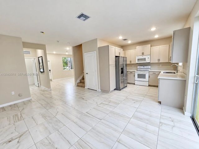 4 of 35 - 2419 Se 11th Street, Homestead, FL