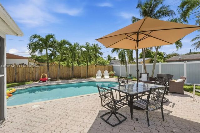 6220 Sw 18th Place, North Lauderdale