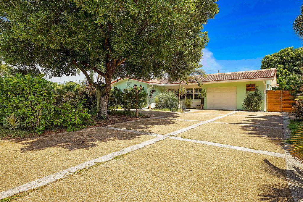 2242 Nw 3rd Court, Boca Raton