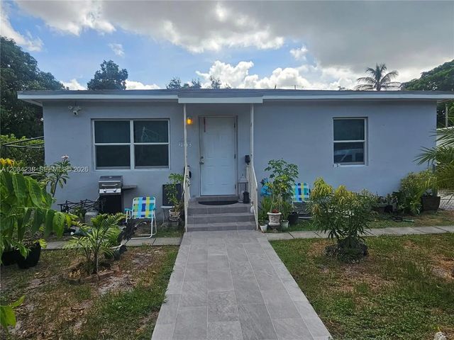 12145 Ne 11th Court, North Miami