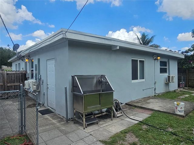 5 of 23 - 12145 Ne 11th Court, North Miami, FL