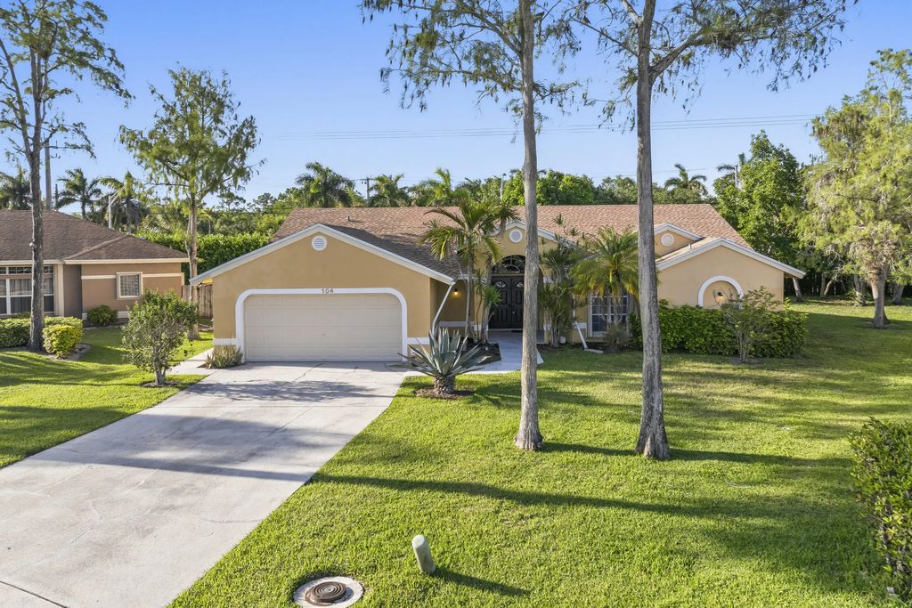 104 Oxford Court, Royal Palm Beach