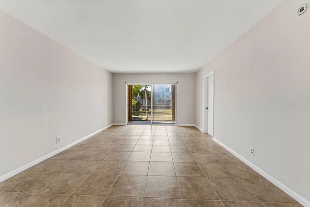 3 of 40 - 1638 Embassy Drive #208, West Palm Beach, FL