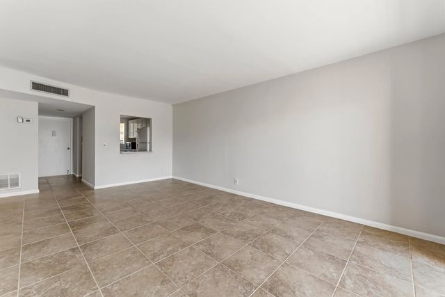 4 of 40 - 1638 Embassy Drive #208, West Palm Beach, FL