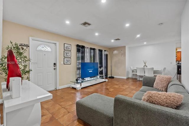 4 of 29 - 3831 Nw 6th Place, Lauderhill, FL