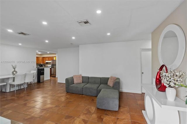 5 of 29 - 3831 Nw 6th Place, Lauderhill, FL