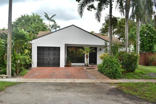 8671 Sw 16th Court, Pembroke Pines