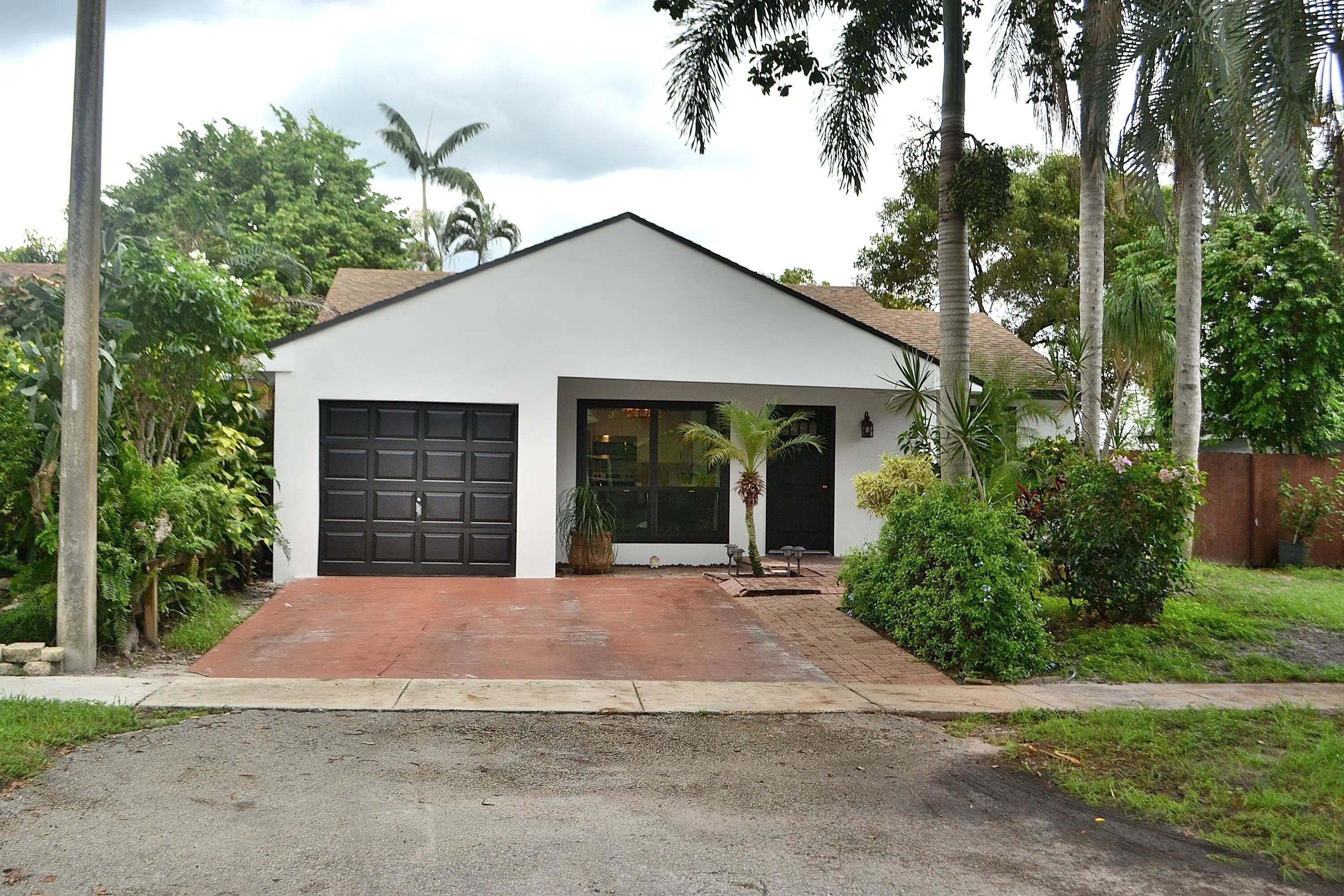 8671 Sw 16th Court, Pembroke Pines