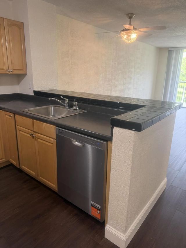 4 of 21 - 7710 Nw 50th Street #304, Lauderhill, FL