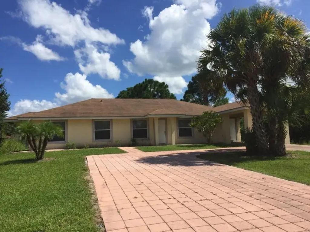 1050 Sw John Maccormack Terrace, Port St. Lucie