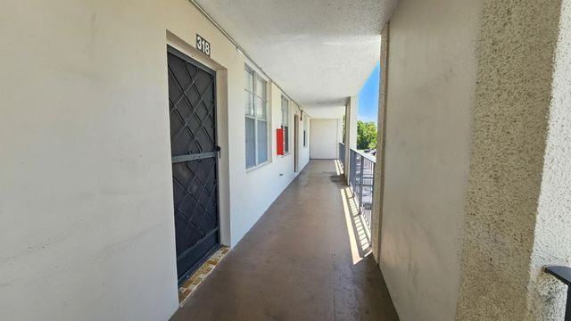 5 of 61 - 2650 Nw 49th Avenue # 318, Lauderdale Lakes, FL