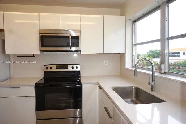 3 of 22 - 4044 Nw 19th Street #404, Lauderhill, FL