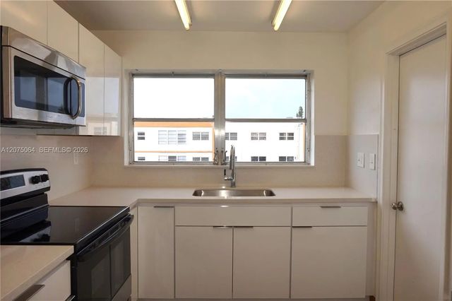 4 of 22 - 4044 Nw 19th Street #404, Lauderhill, FL