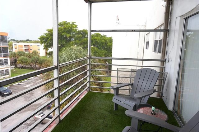5 of 22 - 4044 Nw 19th Street #404, Lauderhill, FL