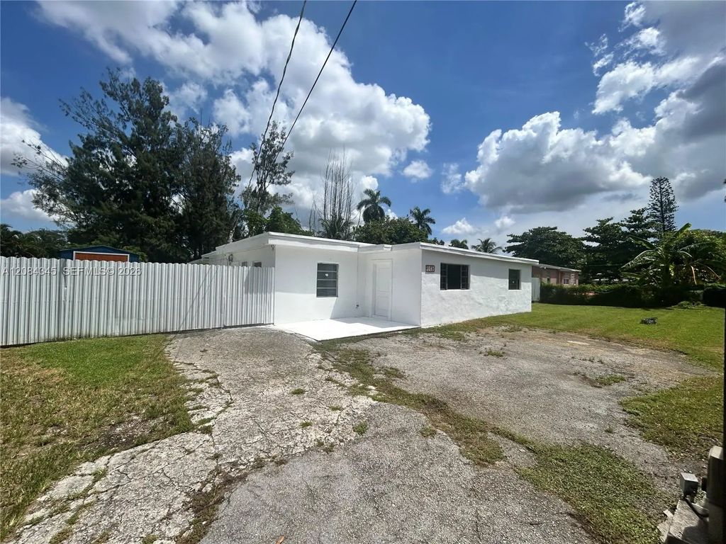 1843 Nw 107th Street, Miami