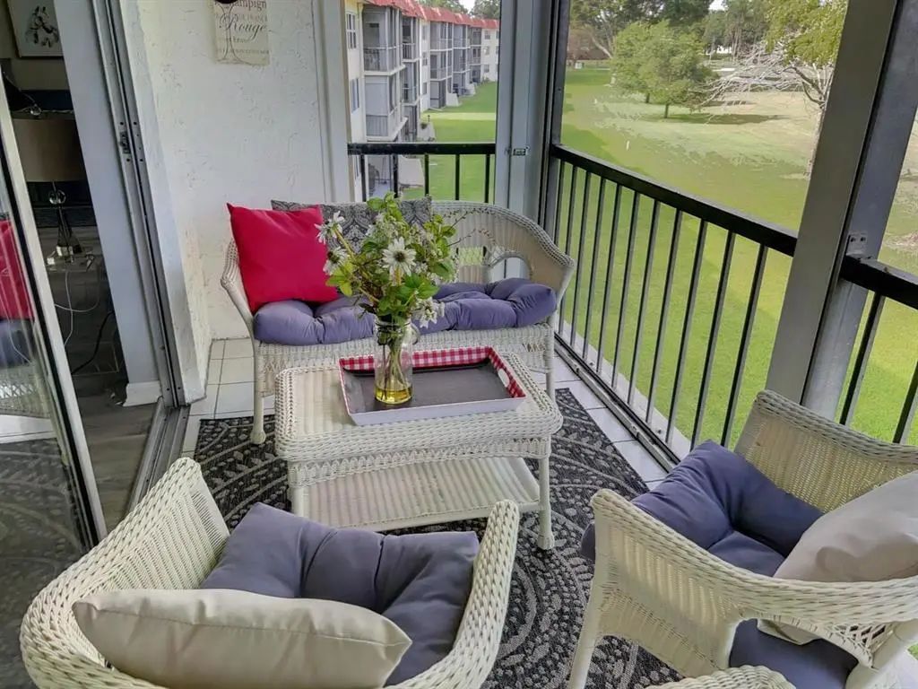9300 N Hollybrook Lake Drive S #304, Pembroke Pines
