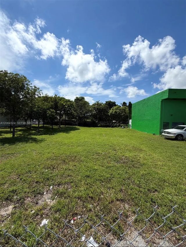 2 of 4 - 122 Nw 22nd Avenue, Miami, FL