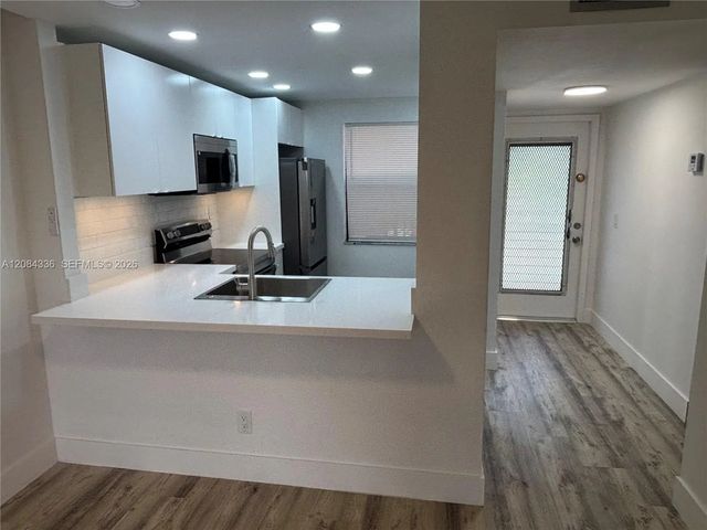 5 of 34 - 10304 Sunrise Lakes Boulevard #209, Sunrise, FL