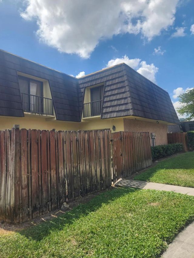2 of 5 - 4640 Cherry Road #150, West Palm Beach, FL