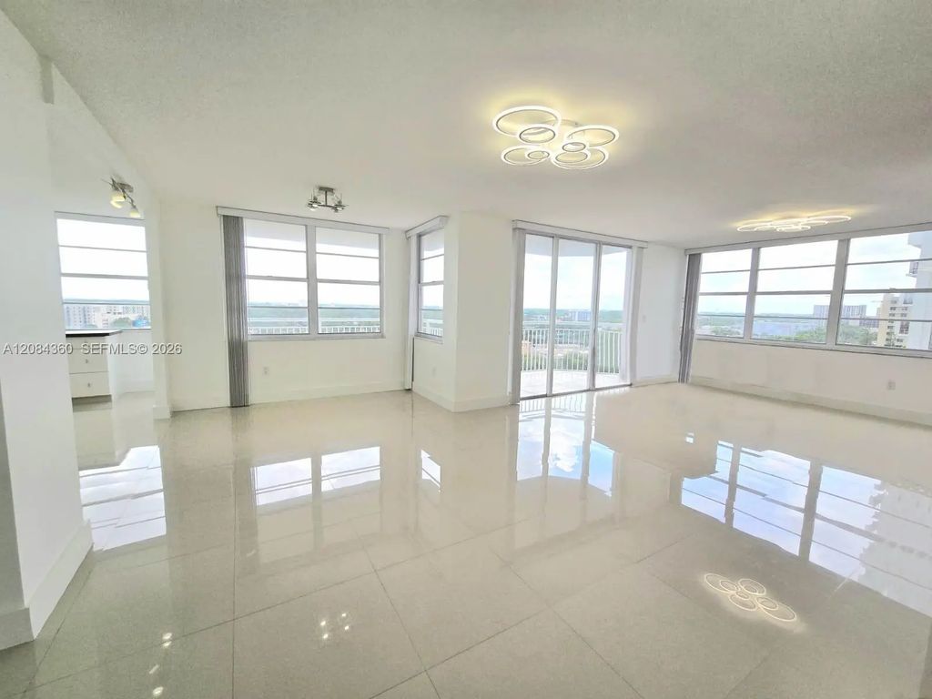 18051 Biscayne Boulevard #1204, Aventura