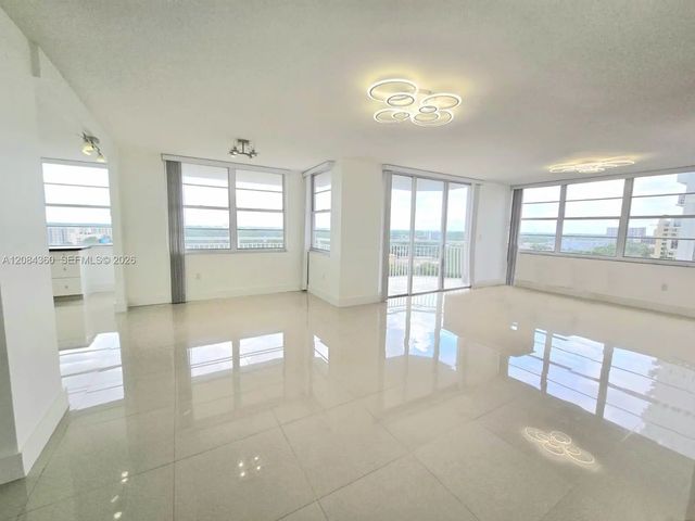 18051 Biscayne Boulevard #1204, Aventura