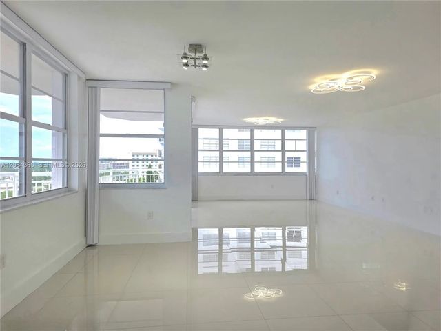3 of 58 - 18051 Biscayne Boulevard #1204, Aventura, FL