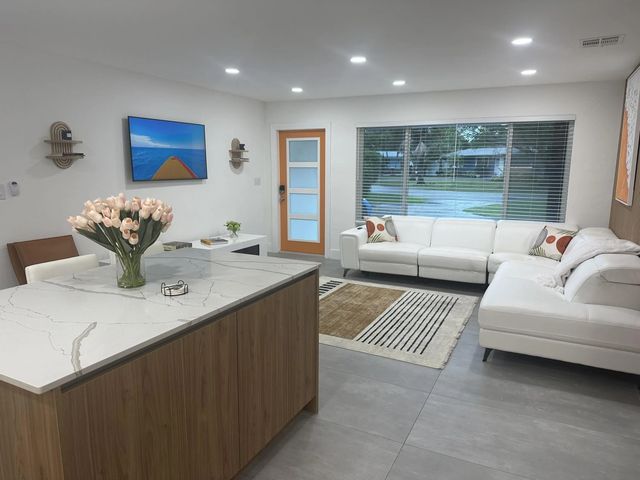 3 of 10 - 317 Nw 26th Court, Wilton Manors, FL