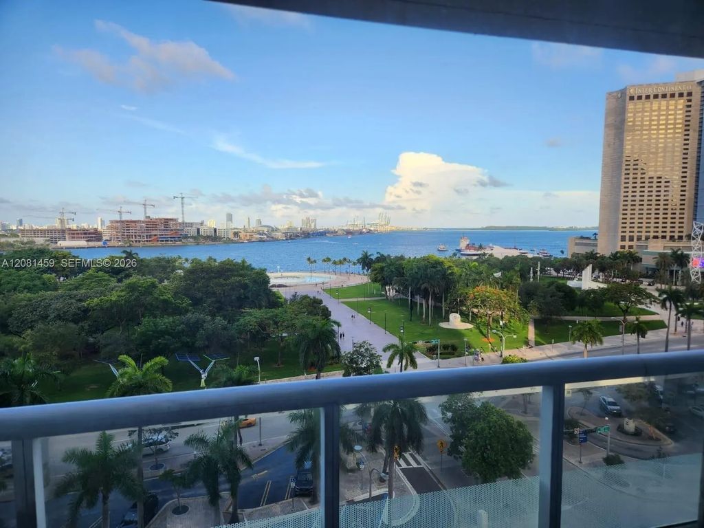 50 Biscayne Boulevard #903, Miami