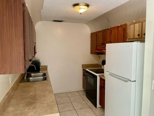 3 of 8 - 3293 Kirk Road #unit 7, Lake Worth, FL