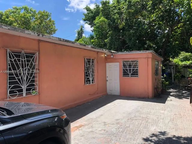 4 of 25 - 770 E 17th Street, Hialeah, FL