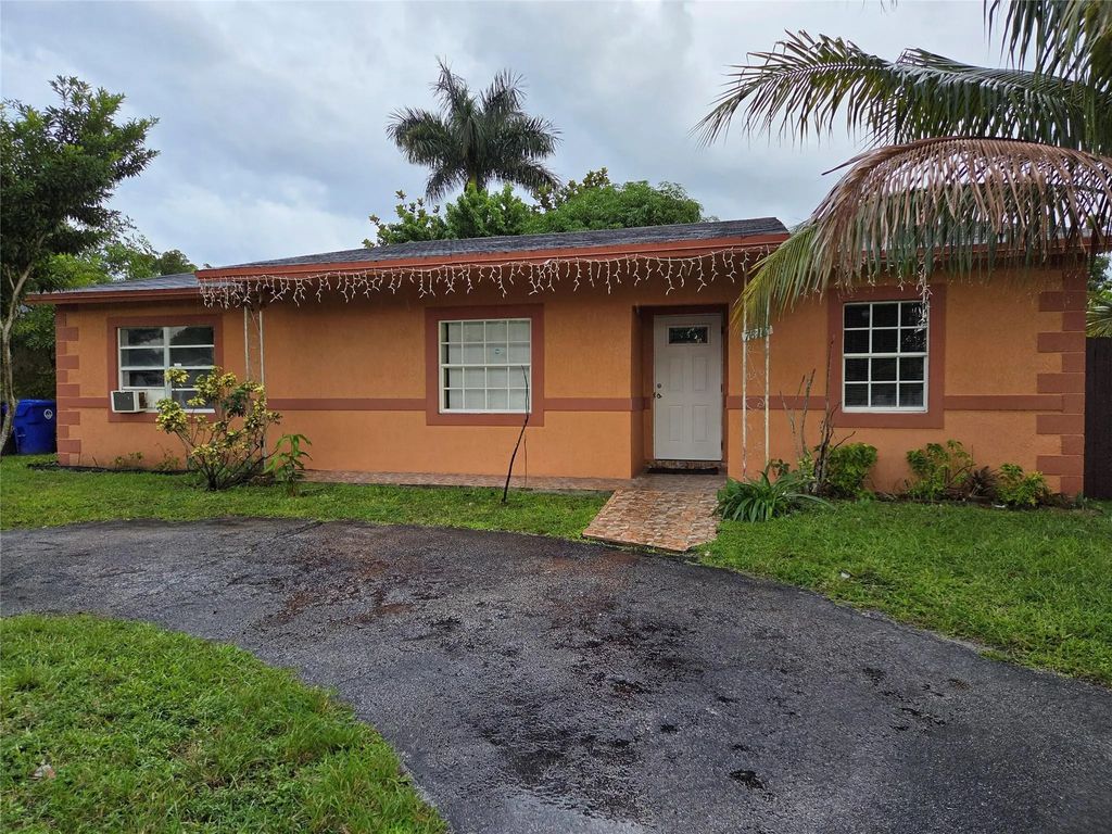 7818 Sw 7th Court, North Lauderdale