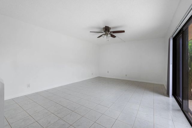 3 of 37 - 124 Lake Arbor Drive, Palm Springs, FL