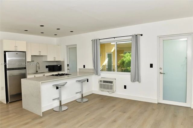 2 of 17 - 65 Washington Avenue #25, Miami Beach, FL