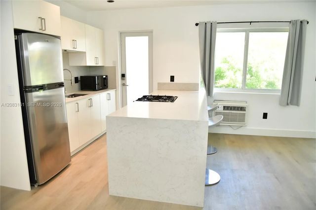 4 of 17 - 65 Washington Avenue #25, Miami Beach, FL