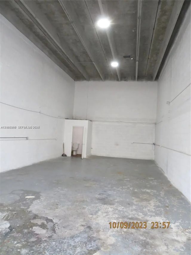 3 of 7 - 2450 W 82nd Street #212, Hialeah, FL