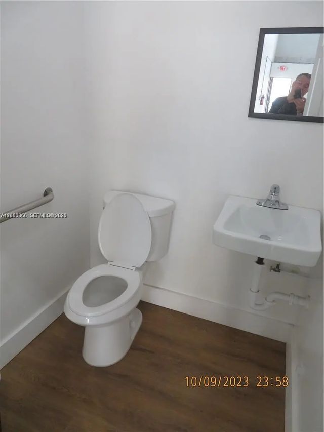 4 of 7 - 2450 W 82nd Street #212, Hialeah, FL