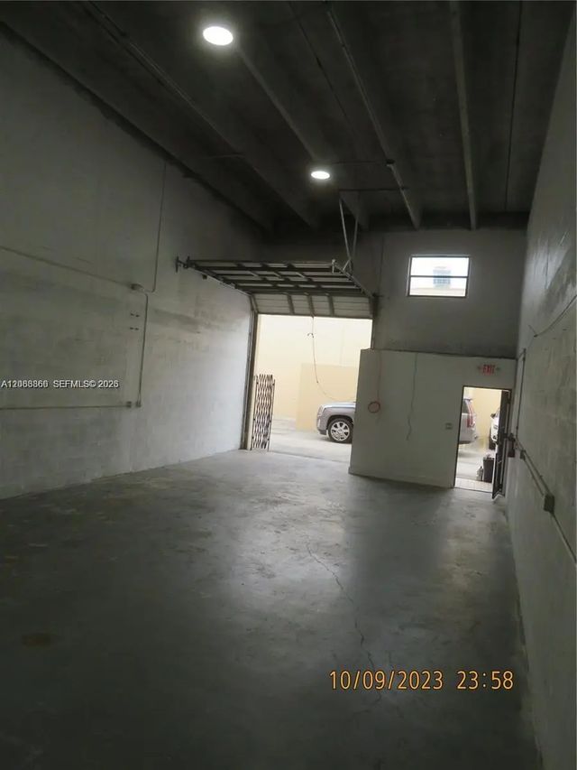 5 of 7 - 2450 W 82nd Street #212, Hialeah, FL