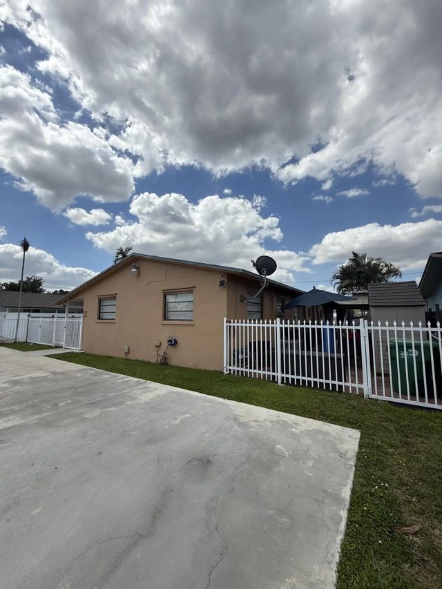2 of 21 - 250 Sw 76th Court, Miami, FL