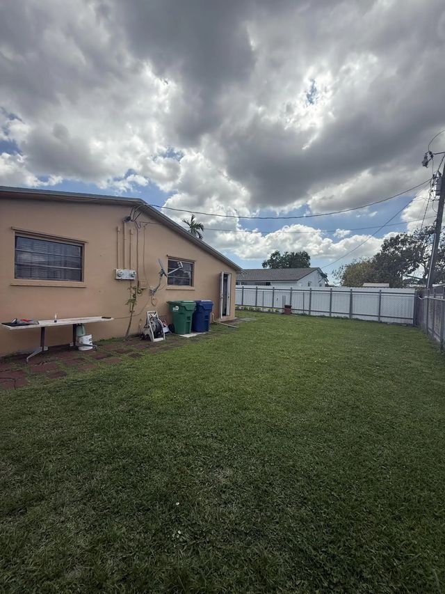 4 of 21 - 250 Sw 76th Court, Miami, FL