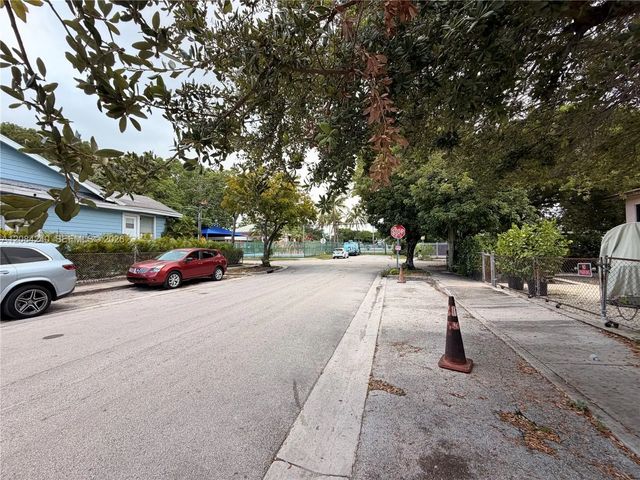 4 of 5 - 89 Nw 34th Terrace, Miami, FL