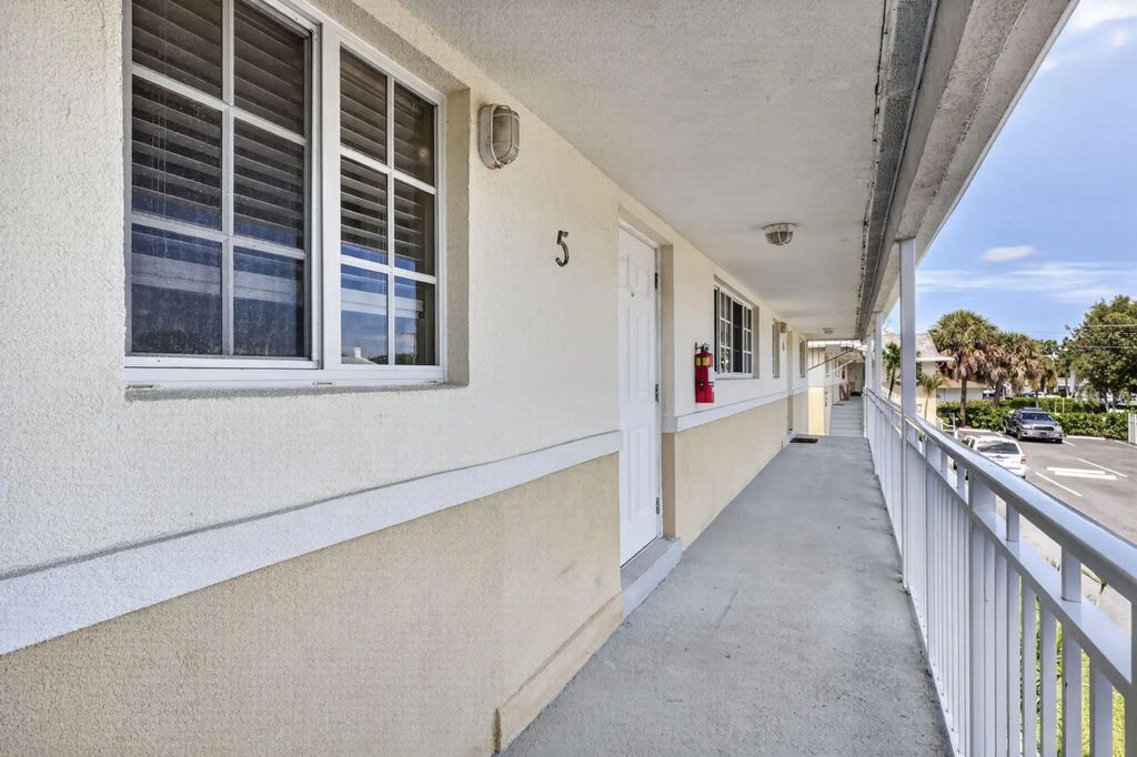 405 Southwind Drive #5, North Palm Beach