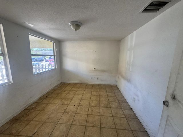 4 of 25 - 11 S D Street, Lake Worth Beach, FL