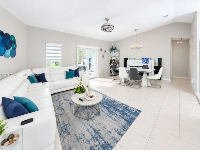 5 of 19 - 327 Marquee Drive, Kissimmee, FL